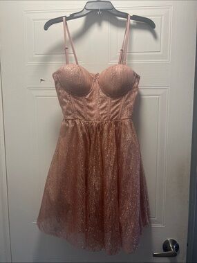 Le chateau  tags on strapless sparkly dress